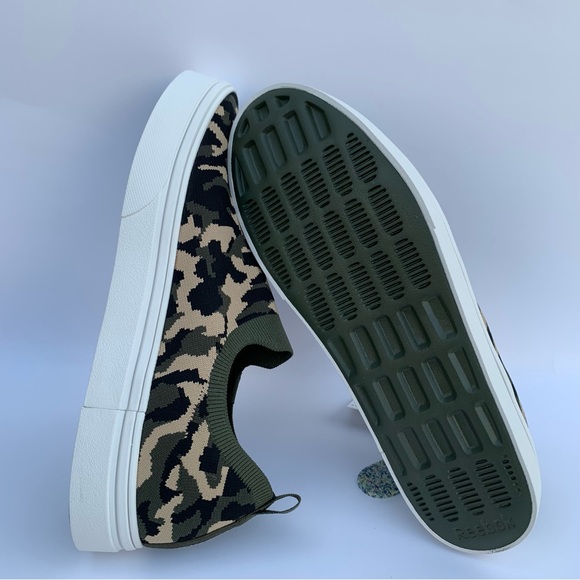 Reebok Onlux Slip On Women’s walking Marche Shoes Sz 10 Stucco Army Green Black - Picture 10 of 15